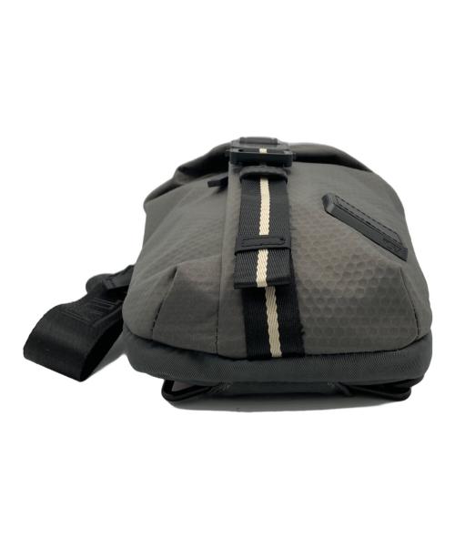 TUMI（トゥミ）TUMI (トゥミ) ボーズマン スリングバッグ グレーの古着・服飾アイテム