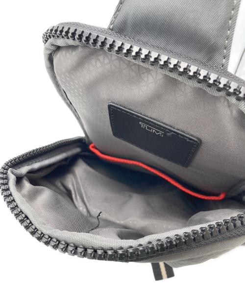 TUMI（トゥミ）TUMI (トゥミ) ボーズマン スリングバッグ グレーの古着・服飾アイテム