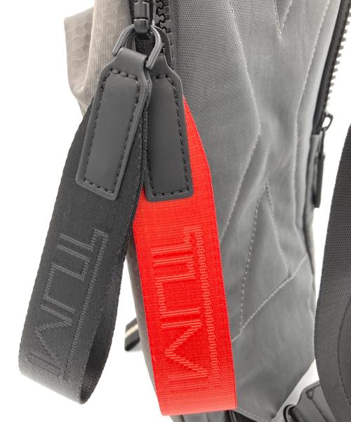 TUMI（トゥミ）TUMI (トゥミ) ボーズマン スリングバッグ グレーの古着・服飾アイテム