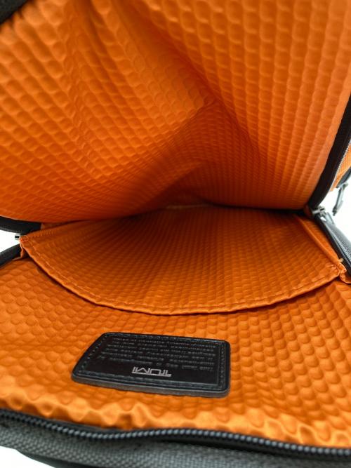 TUMI（トゥミ）TUMI (トゥミ) ALPHA BRAVO MONTEREY SLING オレンジの古着・服飾アイテム