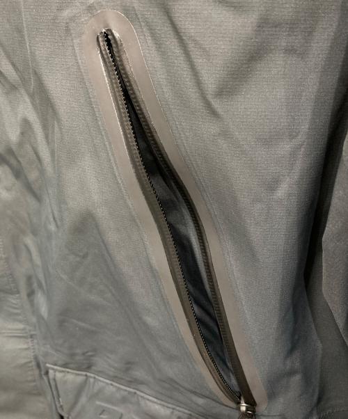 PALACE（パレス）PALACE (パレス) GORE-TEX CARGO DOWN PARKA グレー サイズ:XLの古着・服飾アイテム