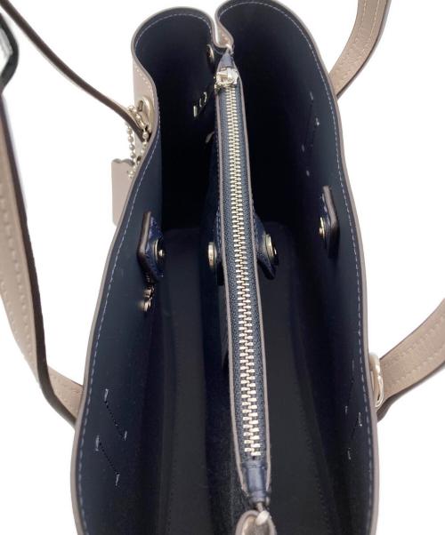 COACH（コーチ）COACH (コーチ) ミニアベニュー キャリーオール トートバッグ ベージュの古着・服飾アイテム