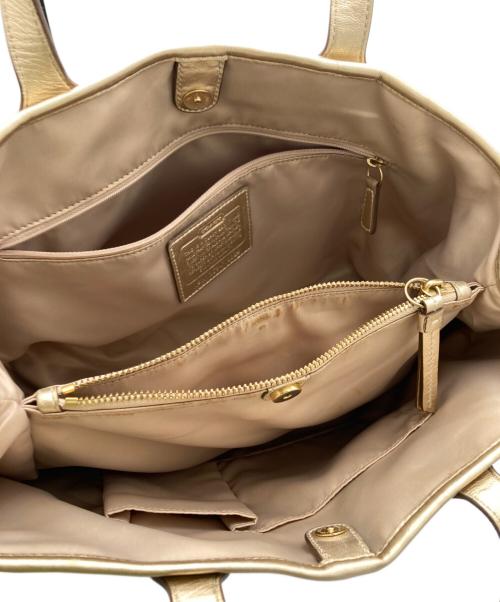 COACH（コーチ）COACH (コーチ) シグネチャー フローラルアップリケ トートバッグ ベージュの古着・服飾アイテム