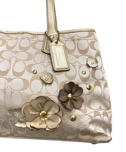 COACH（コーチ）COACH (コーチ) シグネチャー フローラルアップリケ トートバッグ ベージュの古着・服飾アイテム