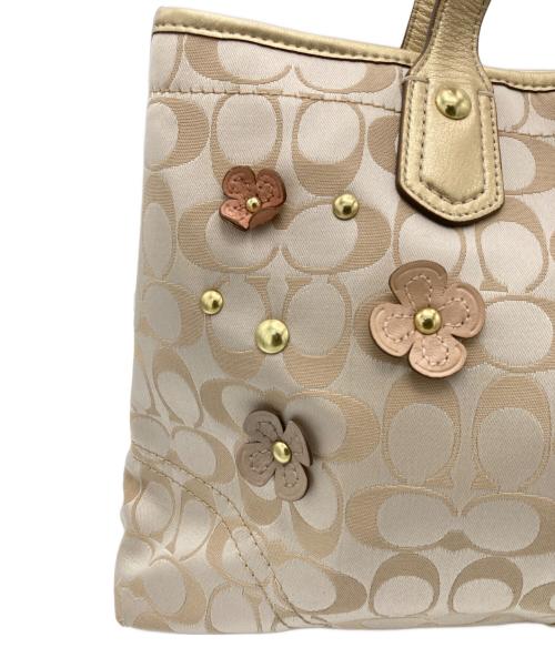 COACH（コーチ）COACH (コーチ) シグネチャー フローラルアップリケ トートバッグ ベージュの古着・服飾アイテム
