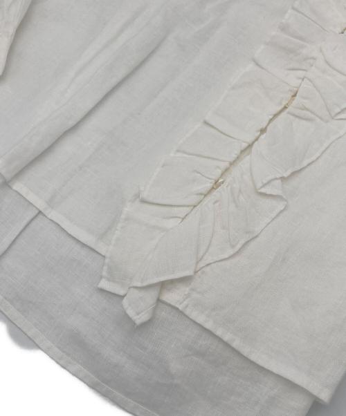 tumugu（ツムグ）tumugu (ツムグ) ロイヤルリネンフリルブラウス ホワイト サイズ:FREE 未使用品の古着・服飾アイテム