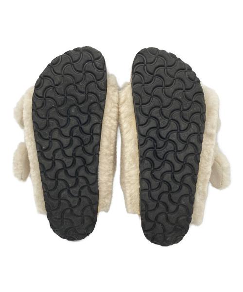 BIRKENSTOCK（ビルケンシュトック）BIRKENSTOCK (ビルケンシュトック) アリゾナ ビッグバックルテディ アイボリー サイズ:23cmの古着・服飾アイテム