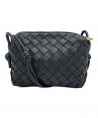 BOTTEGA VENETAボッテガベネタ）の古着「イントレチャート  ミニループ カメラバック」｜ブラック