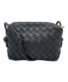 BOTTEGA VENETA（ボッテガベネタ）の古着「イントレチャート  ミニループ カメラバック」｜ブラック