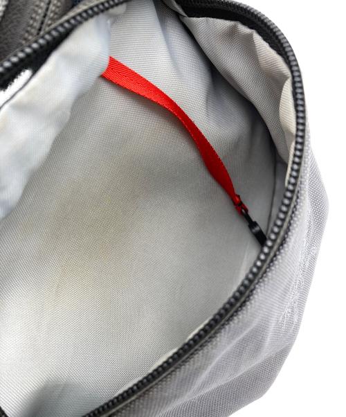 ARC'TERYX（アークテリクス）ARC'TERYX (アークテリクス) BEAMS (ビームス) マカ2.2ショルダーバッグ グレーの古着・服飾アイテム