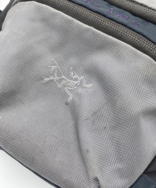 ARC'TERYX（アークテリクス）ARC'TERYX (アークテリクス) BEAMS (ビームス) マカ2.2ショルダーバッグ グレーの古着・服飾アイテム