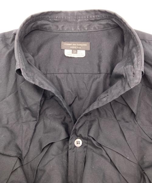 COMME des GARCONS HOMME PLUS（コムデギャルソンオムプリュス）COMME des GARCONS HOMME PLUS (コムデギャルソンオムプリュス) RUFFLE PANEL SHORT SLEEVE SHIRT ブラック サイズ:XSの古着・服飾アイテム