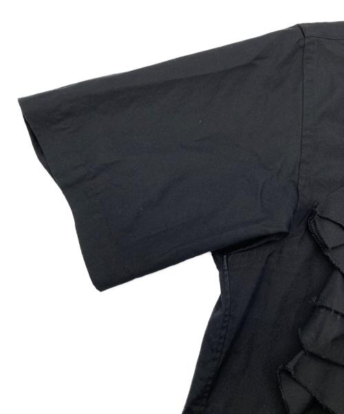 COMME des GARCONS HOMME PLUS（コムデギャルソンオムプリュス）COMME des GARCONS HOMME PLUS (コムデギャルソンオムプリュス) RUFFLE PANEL SHORT SLEEVE SHIRT ブラック サイズ:XSの古着・服飾アイテム