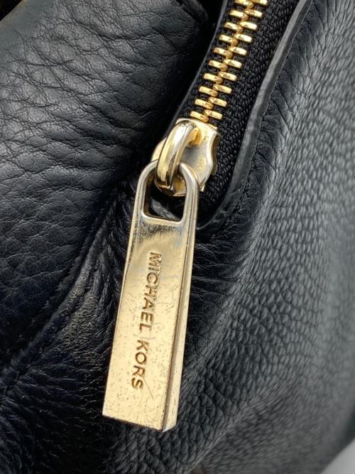MICHAEL KORS（マイケルコース）MICHAEL KORS (マイケルコース) レザーショルダーバッグ ブラックの古着・服飾アイテム
