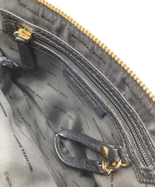 MICHAEL KORS（マイケルコース）MICHAEL KORS (マイケルコース) レザーショルダーバッグ ブラックの古着・服飾アイテム