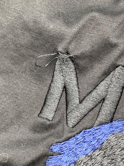 EMPORIO ARMANI（エンポリオ アルマーニ）EMPORIO ARMANI (エンポリオ アルマーニ) 刺繍モックネックカットソー ブラック サイズ:Mの古着・服飾アイテム