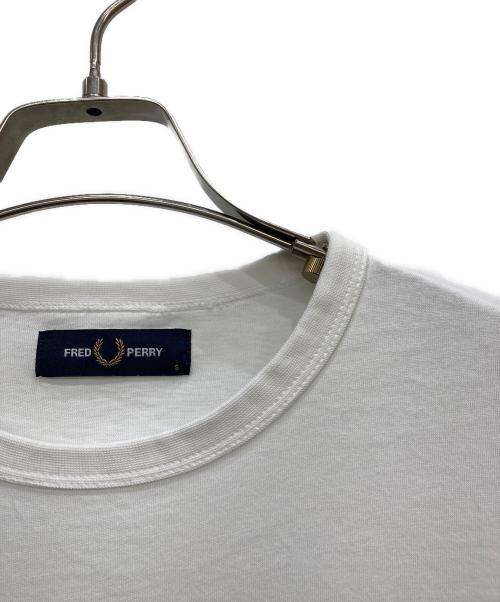 FRED PERRY（フレッドペリー）FRED PERRY (フレッドペリー) ロゴ刺繍Tシャツ ホワイト サイズ:Ｓの古着・服飾アイテム