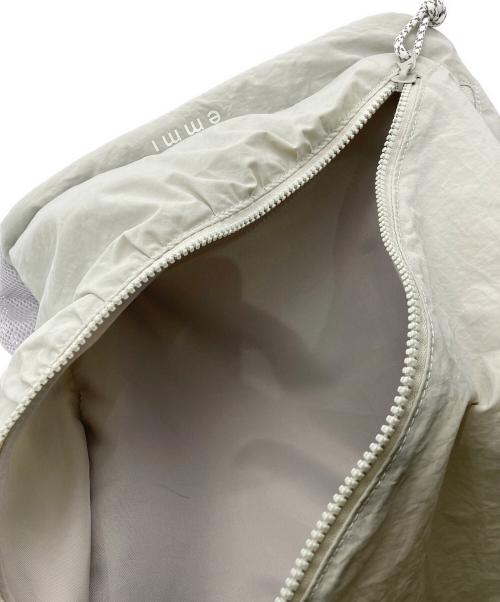 emmi（エミ）emmi (エミ) 撥水マルチパーパスバックパック アイボリーの古着・服飾アイテム