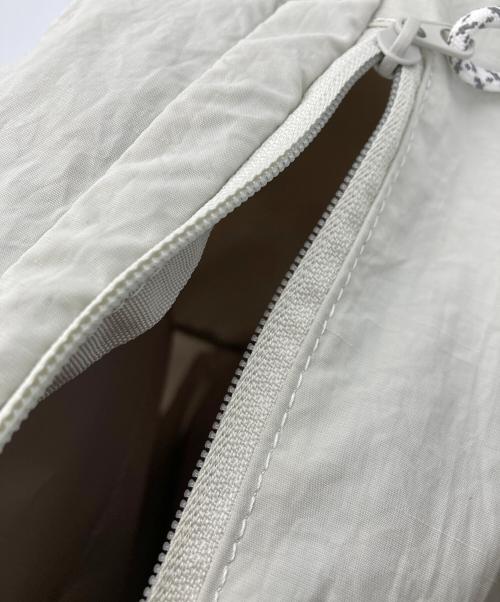 emmi（エミ）emmi (エミ) 撥水マルチパーパスバックパック アイボリーの古着・服飾アイテム