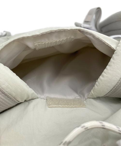 emmi（エミ）emmi (エミ) 撥水マルチパーパスバックパック アイボリーの古着・服飾アイテム
