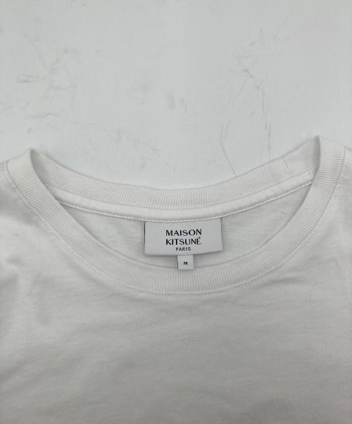 maison kitsune（メゾンキツネ）MAISON KITSUNE (メゾンキツネ) CHILLAX FOX PATCH REGULAR TEE SHIRT ホワイト サイズ:Mの古着・服飾アイテム