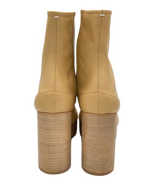 Maison Margiela（メゾンマルジェラ）Maison Margiela (メゾンマルジェラ) Tabi Platform Boots ベージュ サイズ:24.5cmの古着・服飾アイテム