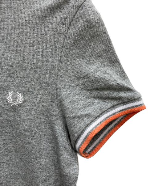 FRED PERRY（フレッドペリー）FRED PERRY (フレッドペリー) ポロシャツ グレー サイズ:Sの古着・服飾アイテム