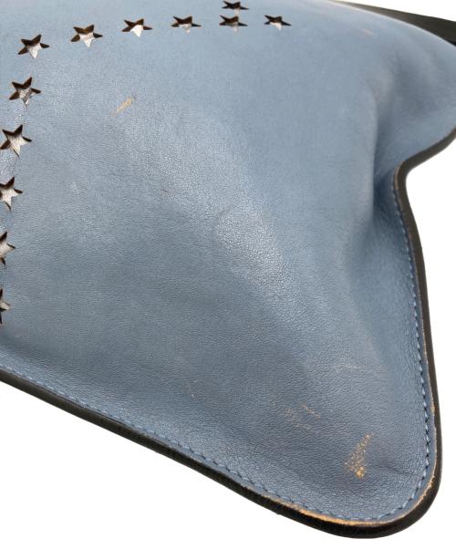 JIMMY CHOO（ジミーチュウ）JIMMY CHOO (ジミーチュウ) スターパンチングクラッチバッグ ブルーの古着・服飾アイテム