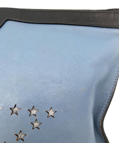 JIMMY CHOO（ジミーチュウ）JIMMY CHOO (ジミーチュウ) スターパンチングクラッチバッグ ブルーの古着・服飾アイテム