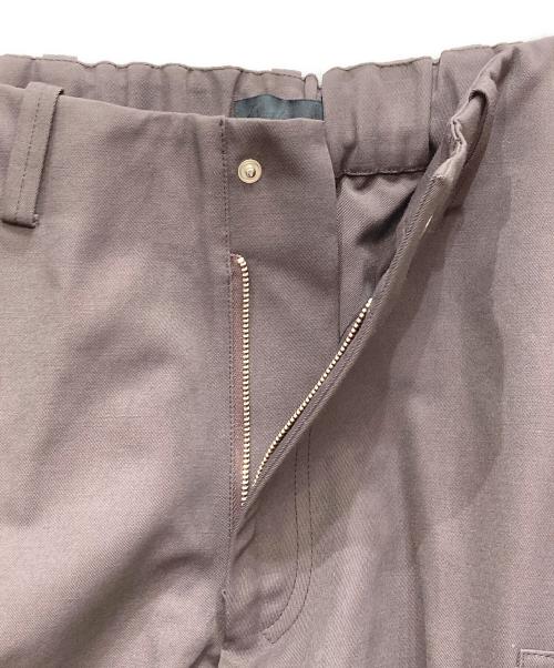 Omar Afridi（オマールアフリディ）Omar Afridi (オマールアフリディ) SIDE ZIPPED TROUSERS ブラウン サイズ:SIZE44の古着・服飾アイテム