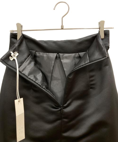 SEA（シー）SEA (シー) HEAVY SATIN ORIGAMI SKIRT ブラック サイズ:1 未使用品の古着・服飾アイテム