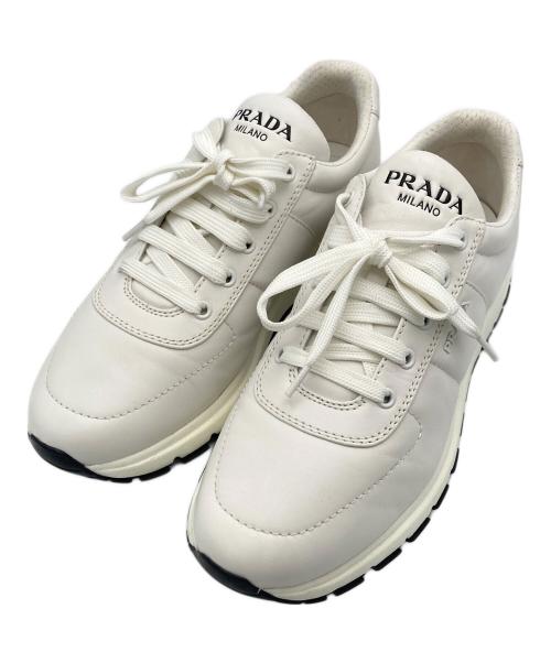 PRADA（プラダ）PRADA (プラダ) ローカットスニーカー ホワイト サイズ:8 2/1の古着・服飾アイテム