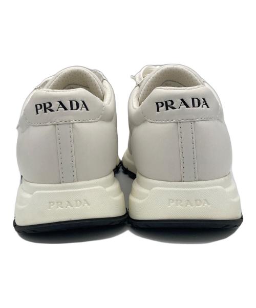 PRADA（プラダ）PRADA (プラダ) ローカットスニーカー ホワイト サイズ:8 2/1の古着・服飾アイテム