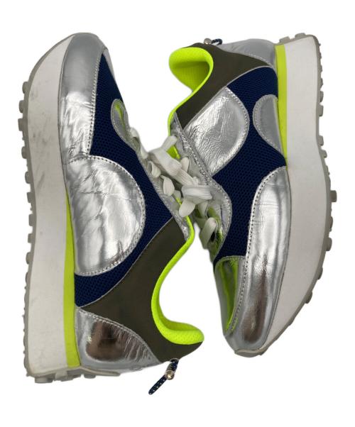 OMMO（オーエムエムオー）OMMO (オーエムエムオー) CIRCLE CUTTING METALLICSNEAKERS シルバー サイズ:24cmの古着・服飾アイテム