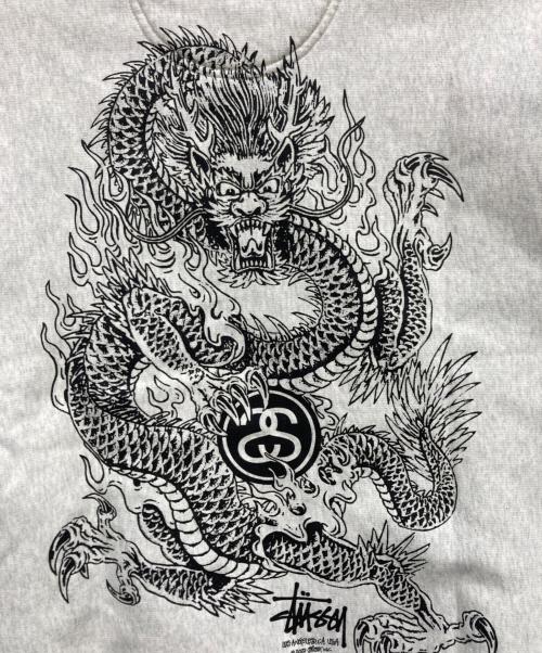 stussy（ステューシー）stussy (ステューシー) DRAGON STUSSY CREW グレー サイズ:Mの古着・服飾アイテム