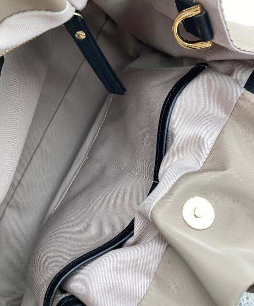 VIOLAd'ORO（ヴィオラドーロ）VIOLAd'ORO (ヴィオラドーロ) BIANCA ナイロンドロストトートバッグ ベージュ×ブラックの古着・服飾アイテム