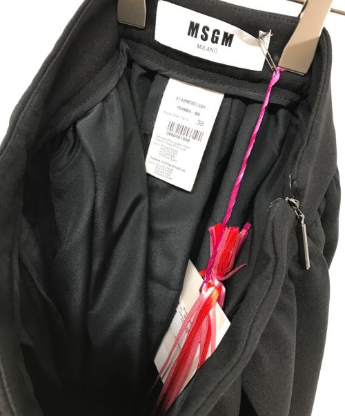 MSGM（エムエスジーエム）MSGM (エムエスジーエム) カットワークスカート MSGM エムエスジーエム フラワーモチーフ 花柄 イタリア製 2142MDD130Y ブラック サイズ:38の古着・服飾アイテム