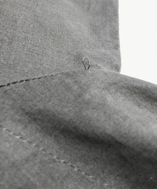 mizuiro-ind（ミズイロインド）mizuiro-ind (ミズイロインド) ワンピース mizuiro-ind ミズイロインド シャツワンピース 比翼仕立て バンドカラー 日本製 オリーブ サイズ:FREEの古着・服飾アイテム