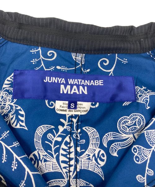 JUNYA WATANABE MAN（ジュンヤワタナベマン）JUNYA WATANABE MAN テーラードジャケット JUNYA WATANABE MAN ジュンヤワタナベマン　ウールシルク ストライプ 綿ブロードプリント リバーシブル  ネイビー  22SS WI-J013 ネイビー サイズ:Sの古着・服飾アイテム