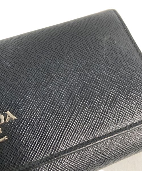 PRADA（プラダ）PRADA (プラダ) サフィアーノ レザー 2つ折り財布/1MH132/長財布/ブラック×ピンク ブラック×ピンクの古着・服飾アイテム