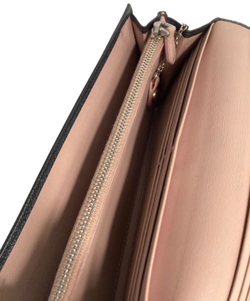 PRADA（プラダ）PRADA (プラダ) サフィアーノ レザー 2つ折り財布/1MH132/長財布/ブラック×ピンク ブラック×ピンクの古着・服飾アイテム