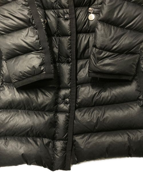 MONCLER（モンクレール）MONCLER (モンクレール) HERMIFUR フーデットダウンコート MONCLER モンクレール A20934995615 ブラック サイズ:1の古着・服飾アイテム