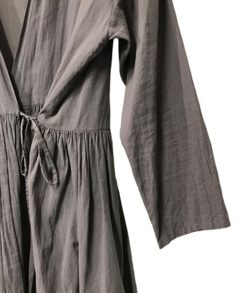 evam eva（エヴァムエヴァ）evam eva (エヴァムエヴァ) gather robe ギャザーローブ evam eva エヴァムエヴァ 日本製 E201T113 グレー サイズ:2の古着・服飾アイテム
