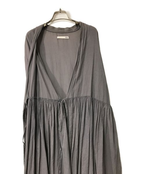 evam eva（エヴァムエヴァ）evam eva (エヴァムエヴァ) gather robe ギャザーローブ evam eva エヴァムエヴァ 日本製 E201T113 グレー サイズ:2の古着・服飾アイテム