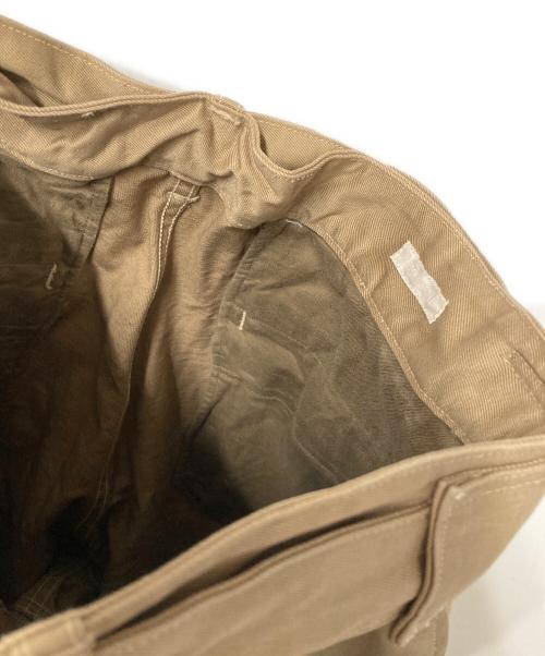 COMOLI（コモリ）COMOLI (コモリ) ベルテッドチノショーツ 101-03007 ベージュの古着・服飾アイテム