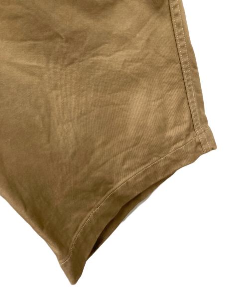 COMOLI（コモリ）COMOLI (コモリ) ベルテッドチノショーツ 101-03007 ベージュの古着・服飾アイテム