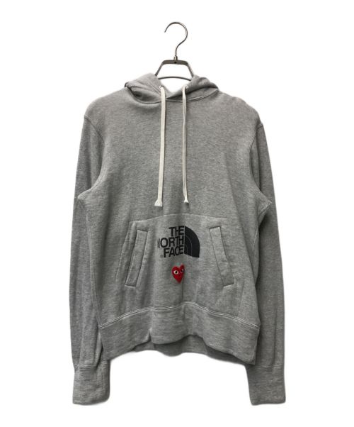 THE NORTH FACE（ザ ノース フェイス）THE NORTH FACE (ザ ノース フェイス) PLAY COMME des GARCONS (プレイ コムデギャルソン) プルオーバーパーカー AE-T203 グレー サイズ:Lの古着・服飾アイテム