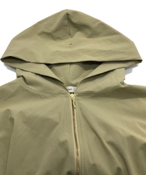YORI（ヨリ）YORI (ヨリ) 撥水ストレッチパーカー yori/ヨリ ベージュ YR25-24042SP ベージュ サイズ:SIZE 34の古着・服飾アイテム
