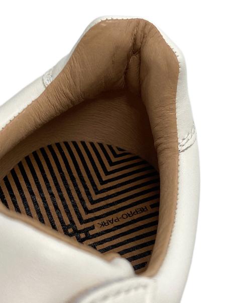 REPRO-PARK（リプロパーク）REPRO-PARK (リプロパーク) VIBRAM CHOPPER SOLEレザースニーカー/ジャーマントレーナー リサイクルレザースニーカー LPR024A1030-A ホワイト×グレー サイズ:41の古着・服飾アイテム