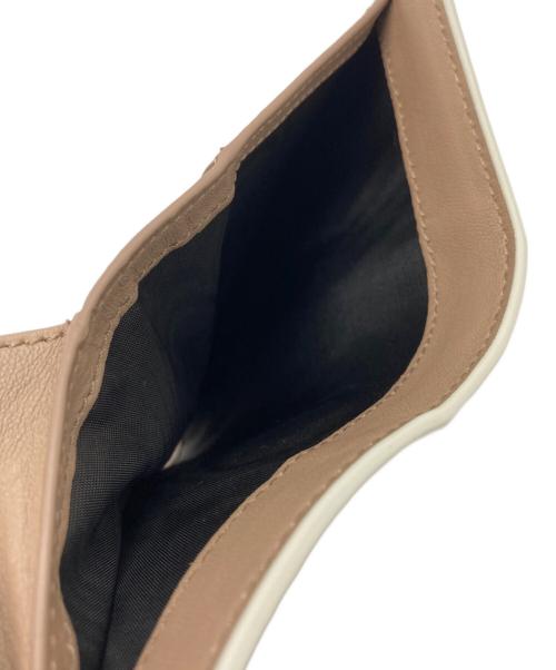 FURLA（フルラ）FURLA (フルラ) SOFIA GRAINY 2つ折り財布 アイボリー×ベージュの古着・服飾アイテム